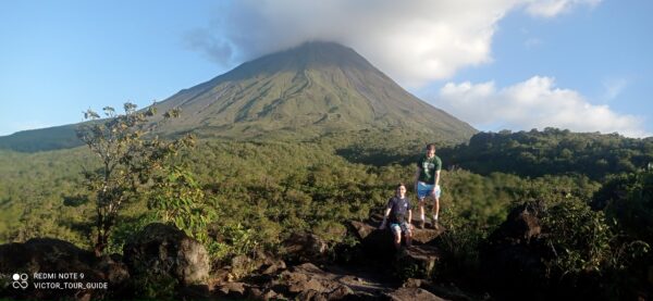 Volcano Hike and La Fortuna Waterfall with Lunch (Private)